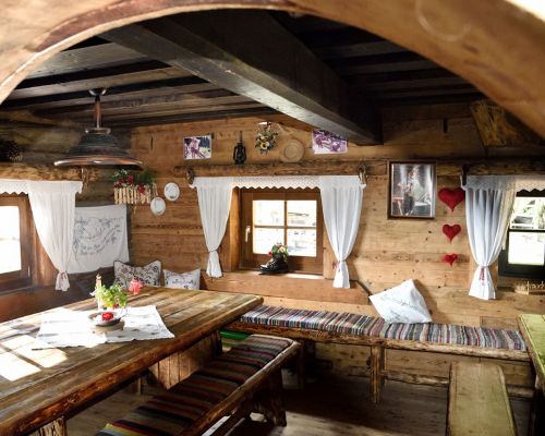 the dining room of the Lärchbodenalm