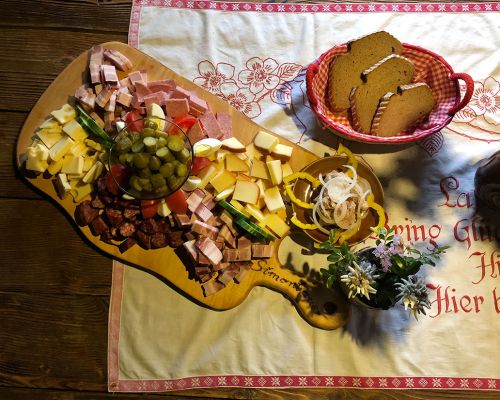 a snack on the Lärchbodenalm