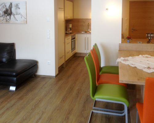 geräumiges Esszimmer am Bio-Bauernhof Simonbauer mit Apartments, Ferienhaus, Penthaus und Zimmer in Ramsau am Dachstein