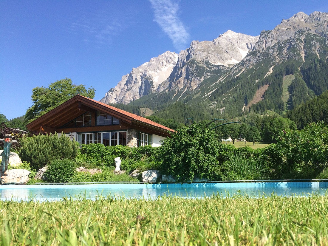 Pool und Entspannung am Bio-Bauernhof Simonbauer mit Apartments, Ferienhaus, Penthaus und Zimmer in Ramsau am Dachstein