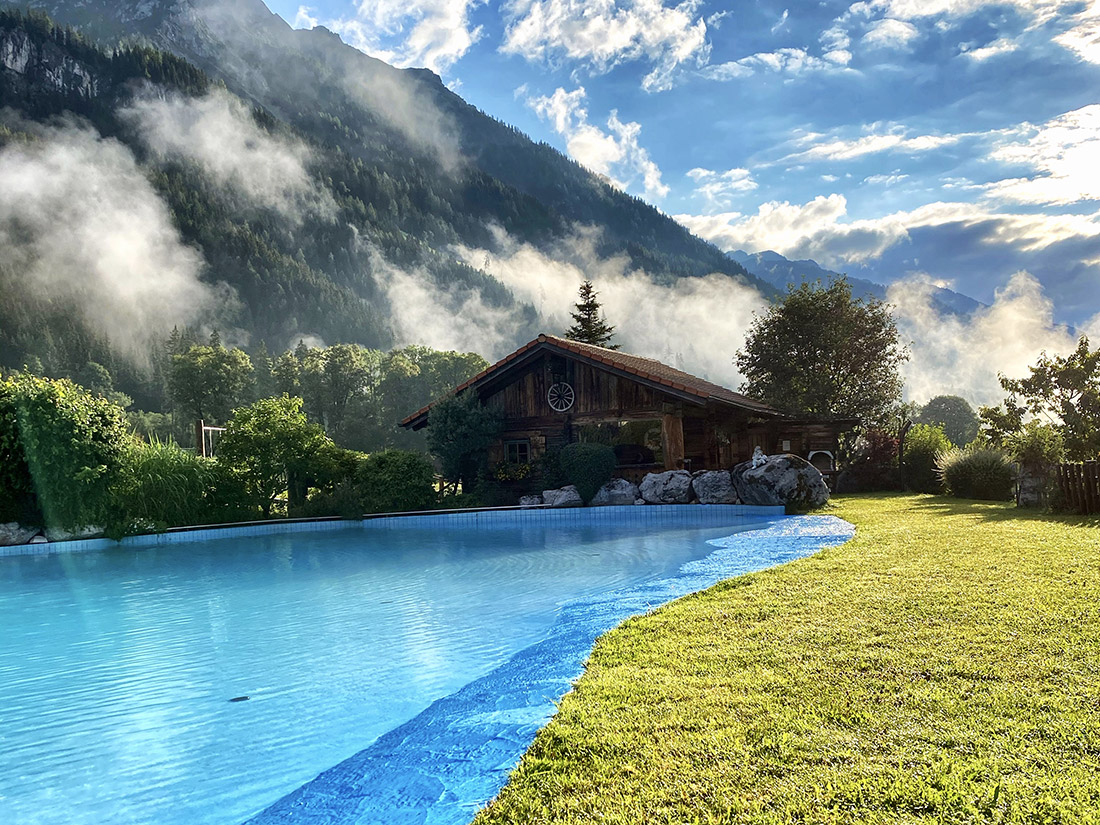 Außenschwimmbad beim Bio-Bauernhof Simonbauer mit Apartments, Ferienhaus, Penthaus und Zimmer in Ramsau am Dachstein