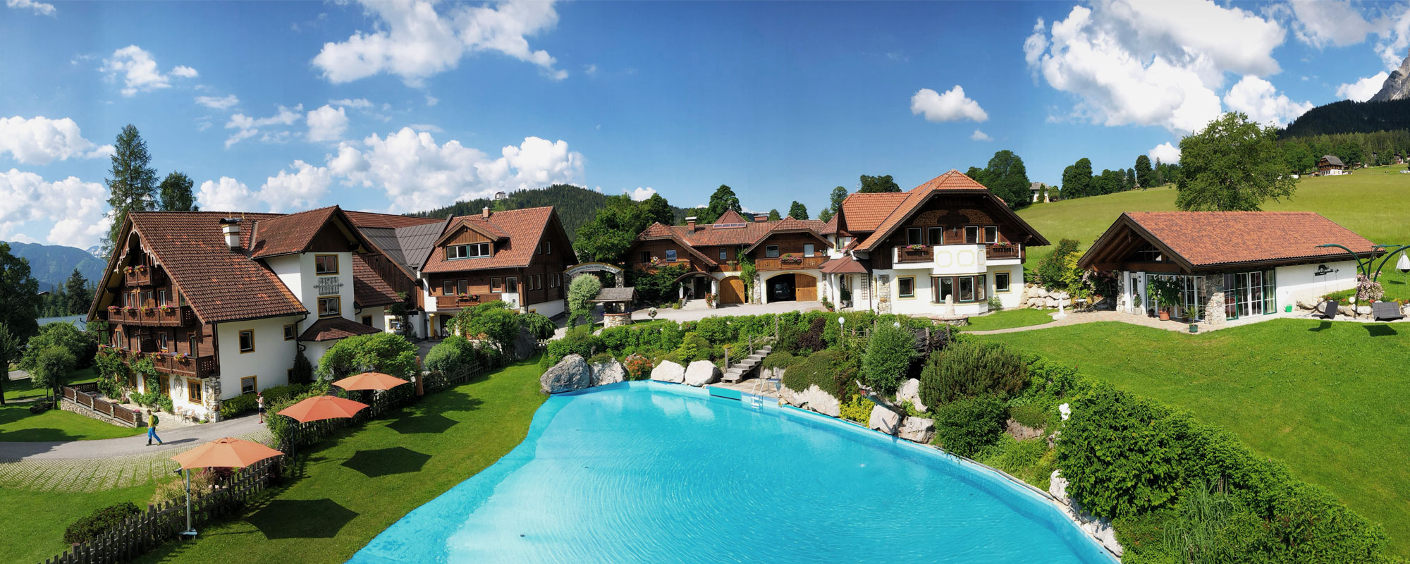Außenschwimmbad beim Bio-Bauernhof Simonbauer mit Apartments, Ferienhaus, Penthaus und Zimmer in Ramsau am Dachstein